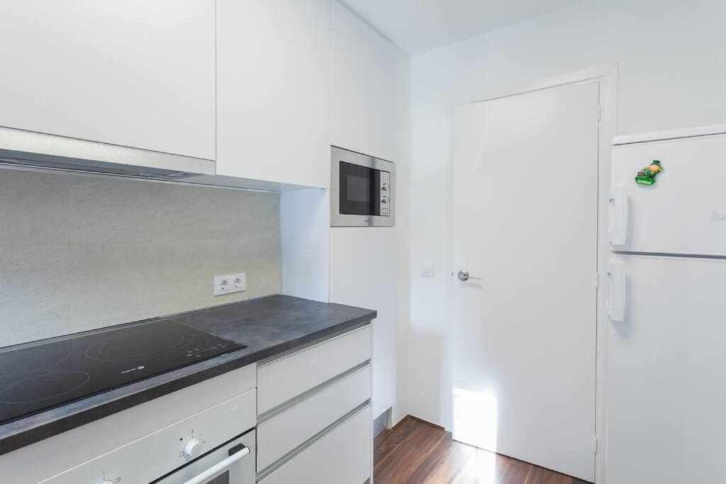 Apartamento Para 4 Con Terraza En El Centro ชีโรนา ภายนอก รูปภาพ