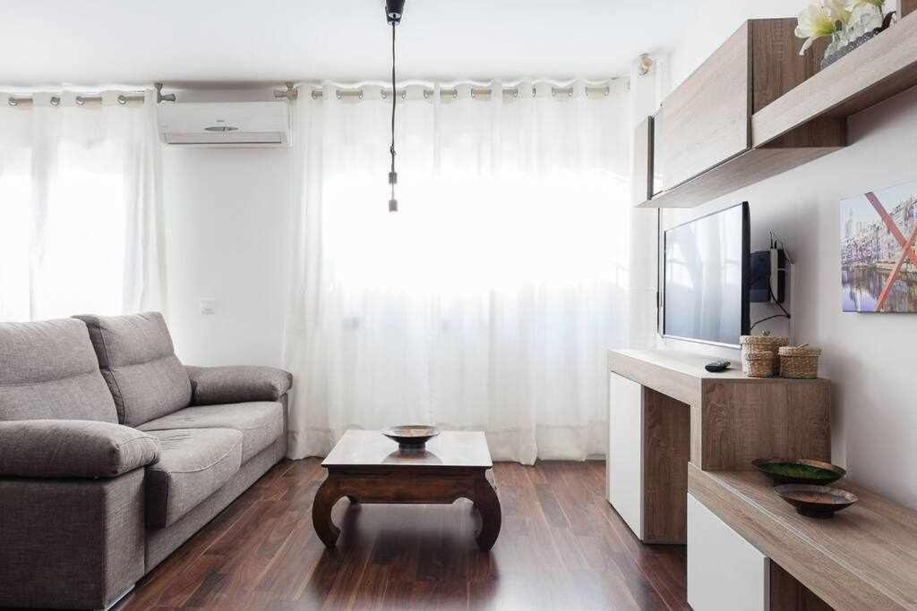 Apartamento Para 4 Con Terraza En El Centro ชีโรนา ภายนอก รูปภาพ