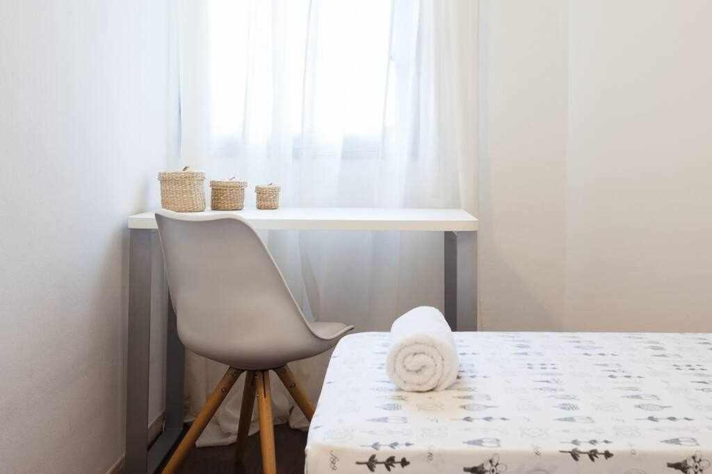 Apartamento Para 4 Con Terraza En El Centro ชีโรนา ภายนอก รูปภาพ