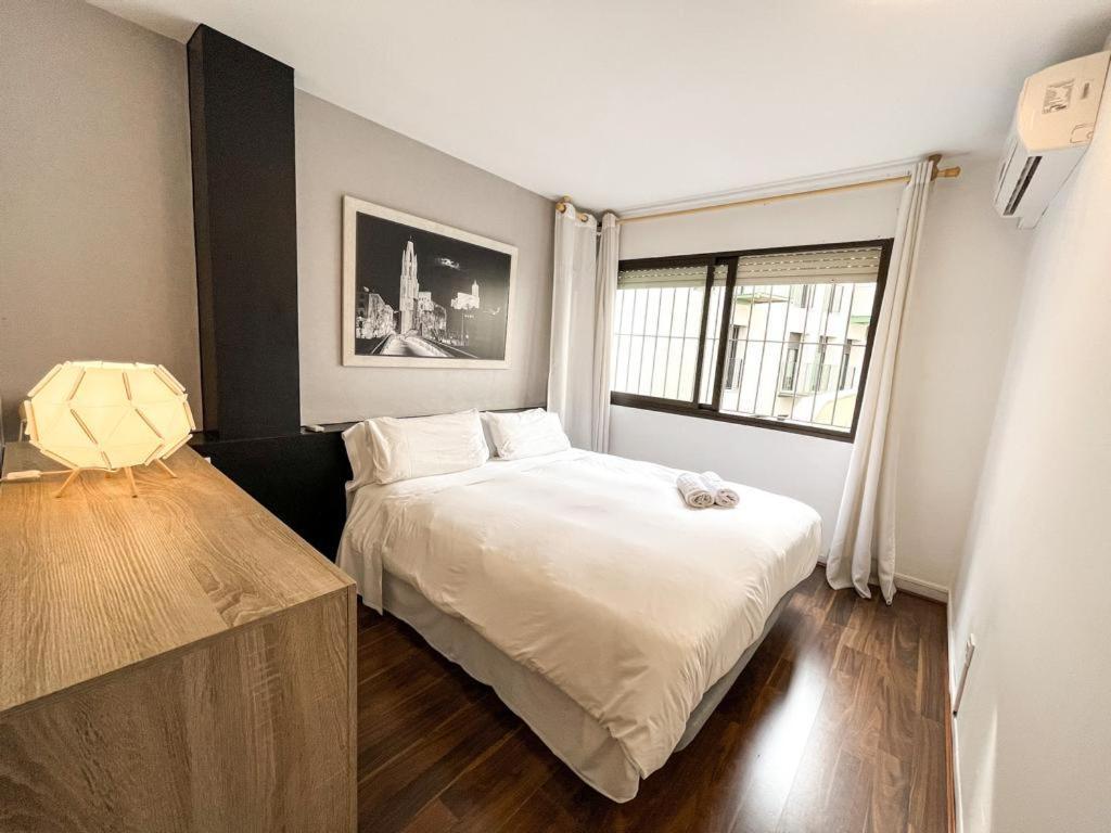 Apartamento Para 4 Con Terraza En El Centro ชีโรนา ภายนอก รูปภาพ