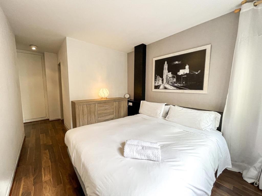 Apartamento Para 4 Con Terraza En El Centro ชีโรนา ภายนอก รูปภาพ